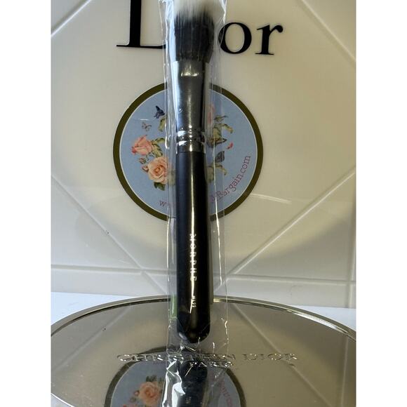 Morphe M427 - Tapered Duo Blush Brush - NEW - Picture 1 of 3